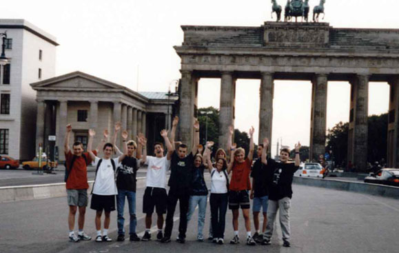 Gruppenphoto vor dem Brandenburger Tor